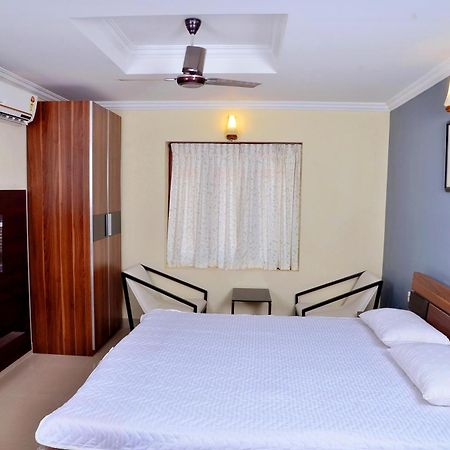 French Avenue Hotel Mahe Eksteriør billede