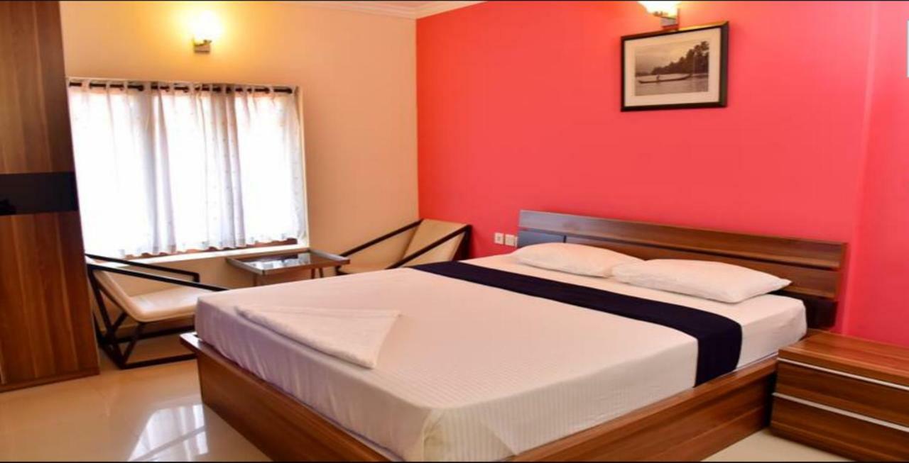 French Avenue Hotel Mahe Eksteriør billede