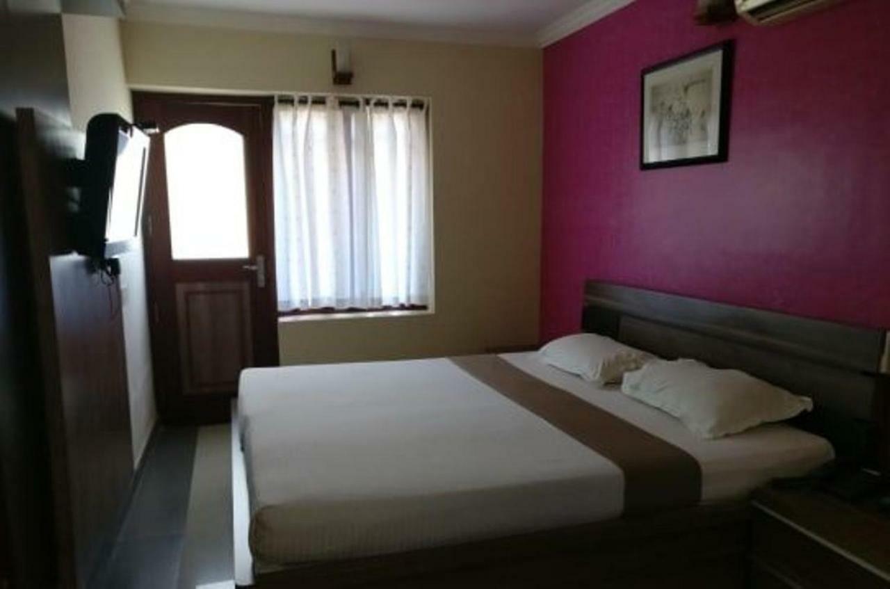 French Avenue Hotel Mahe Eksteriør billede